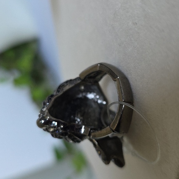 Statement Gunmetal Silver Seashell Stretch Ring with Pearl and Rhinestones - Picture 5 of 9